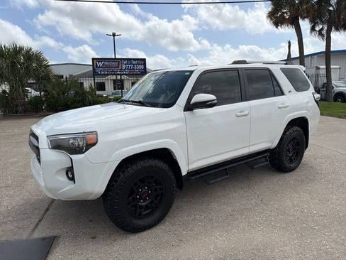 Used 2022 Toyota 4Runner SR5 Premium w/ Moonroof Package image 6