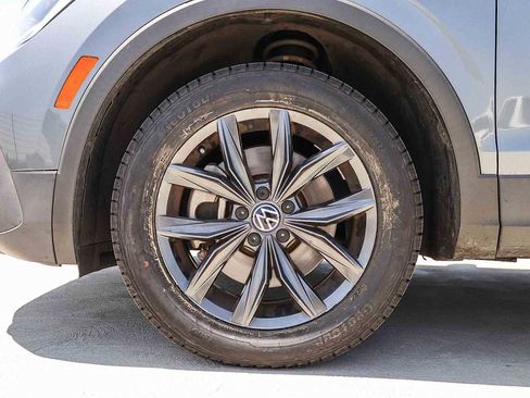 Certified 2022 Volkswagen Tiguan SE FWD image 11