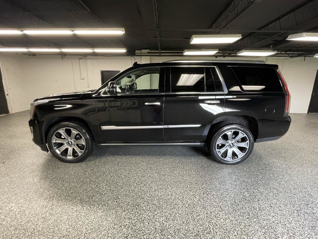 Used 2019 Cadillac Escalade Premium Luxury AWD/4WD image 11