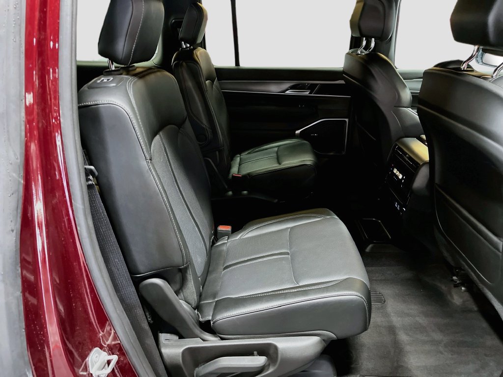 Used 2025 Jeep Wagoneer Series II w/ Premium Group I AWD/4WD image 30