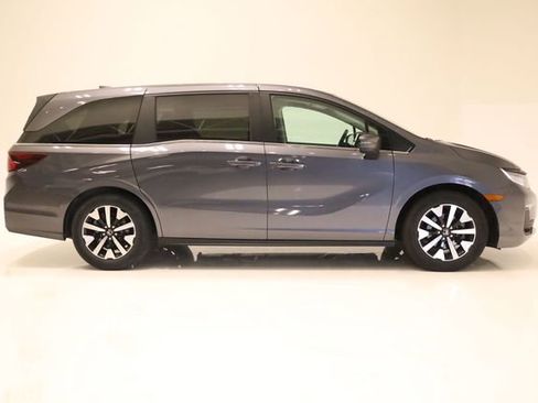 Used 2025 Honda Odyssey EX-L image 4