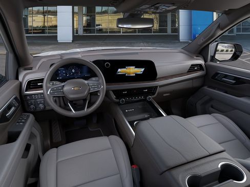 New 2026 Chevrolet Suburban LT w/ Comfort Package AWD/4WD image 16