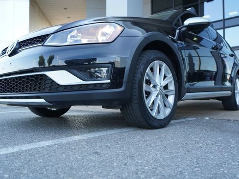 Used 2017 Volkswagen Golf Alltrack S AWD/4WD image 3