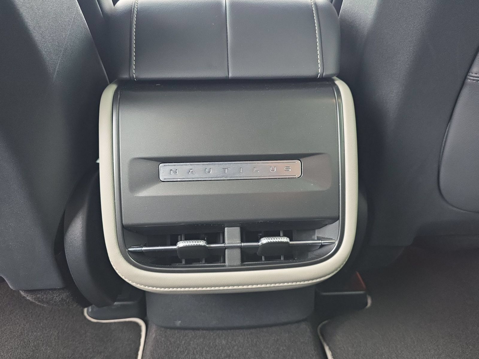 Used 2024 Lincoln Nautilus Reserve AWD/4WD image 34