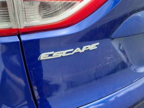 Used 2015 Ford Escape SE AWD/4WD image 9