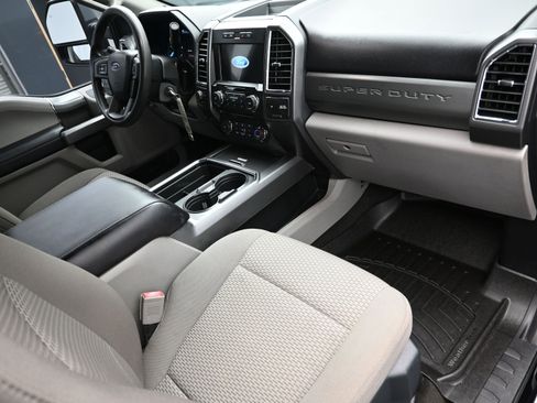 Used 2017 Ford F350 XLT w/ XLT Premium Package image 38