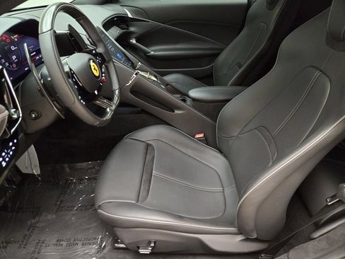 Used 2022 Ferrari Roma RWD image 19