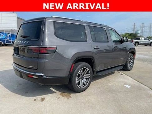 Used 2024 Jeep Wagoneer Series II w/ Flexible Seating Group RWD image 2