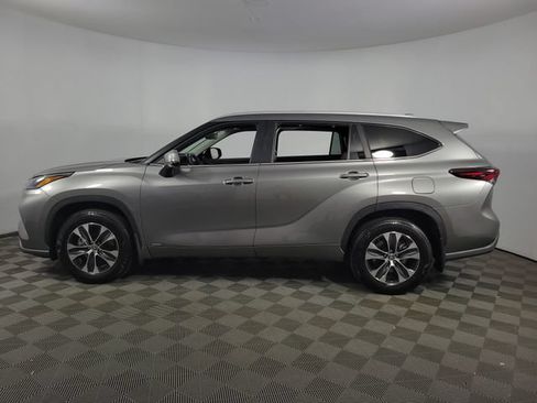 Used 2026 Toyota Highlander XLE AWD/4WD image 4