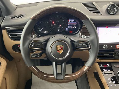 Certified 2025 Porsche Macan AWD/4WD image 17