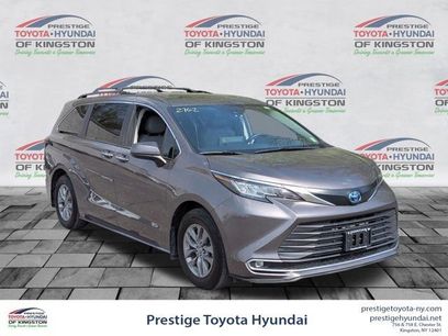 Used 2022 Toyota Sienna XLE