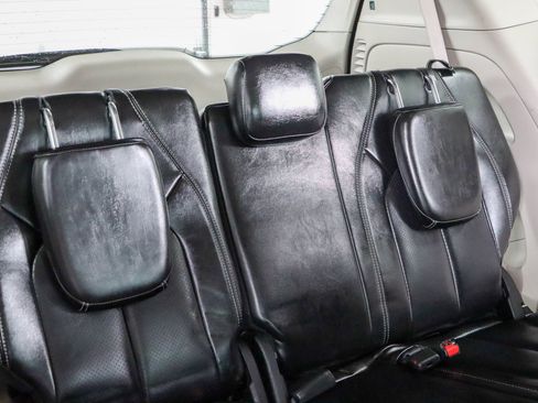 Used 2023 Chrysler Pacifica Touring-L FWD image 29