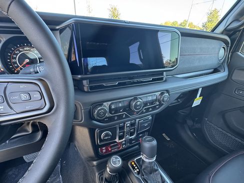 New 2025 Jeep Gladiator Rubicon w/ Safety Group image 30