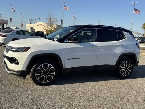 Certified 2022 Jeep Compass Limited image 3