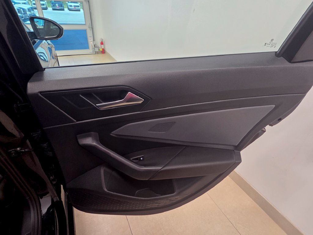 Used 2025 Volkswagen Jetta SE FWD image 24