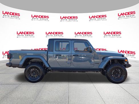 Used 2025 Jeep Gladiator Sport AWD/4WD image 2