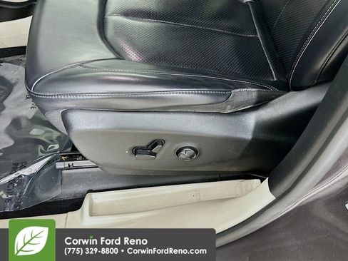 Used 2020 Chrysler Voyager Lxi FWD image 17
