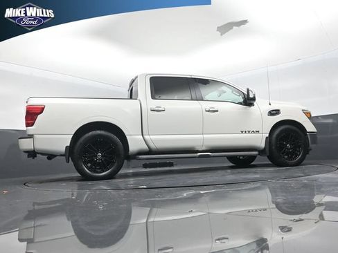 Used 2017 Nissan Titan SL w/ SL Towing Convenience Package RWD image 24