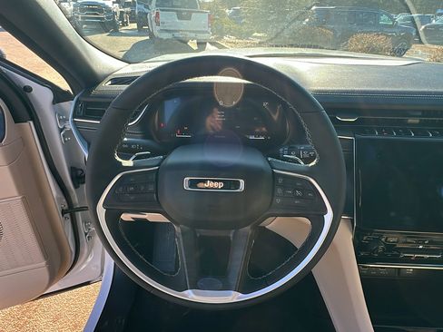 New 2025 Jeep Grand Cherokee Limited w/ Black Appearance Package image 22