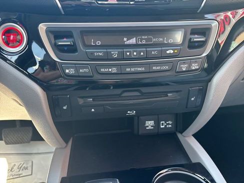 Used 2021 Honda Pilot Touring image 34