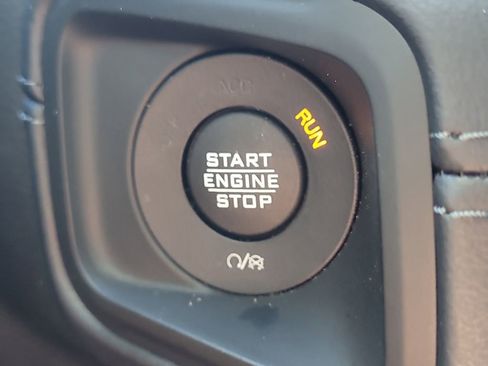 Used 2025 Jeep Gladiator Mojave AWD/4WD image 30