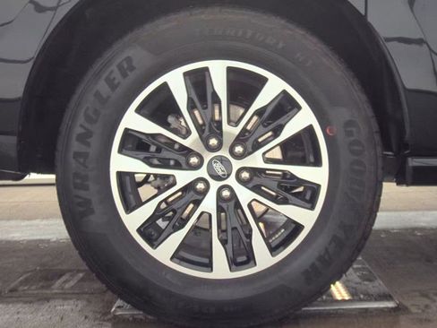 Used 2025 Ford Expedition Max Platinum image 11