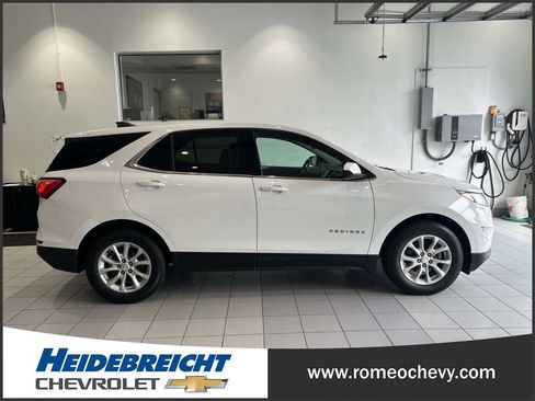 Used 2020 Chevrolet Equinox LT w/ Driver Convenience Package FWD image 2
