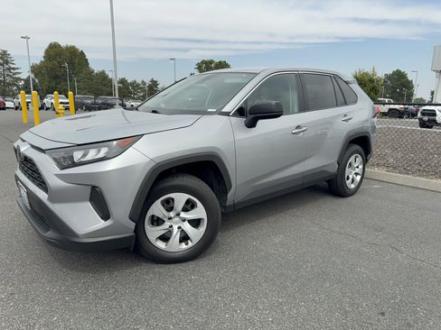 Used 2022 Toyota RAV4 LE AWD/4WD image 31