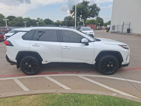 Used 2025 Toyota RAV4 SE image 7