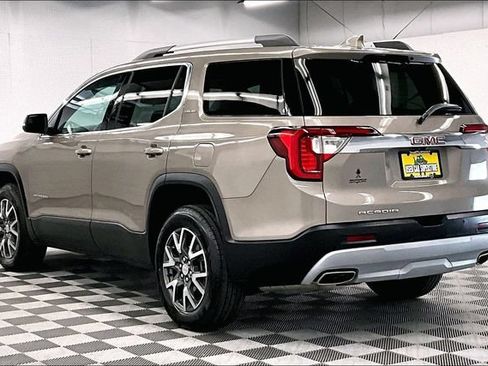 Used 2023 GMC Acadia SLE w/ Driver Convenience Package FWD image 2