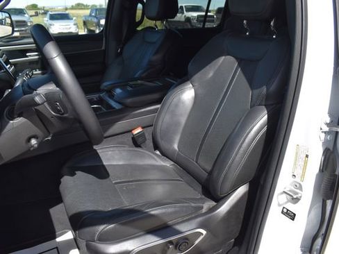 Used 2023 Jeep Wagoneer L Series II AWD/4WD image 13