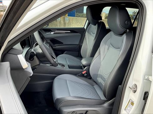 New 2026 Volkswagen Tiguan SE R-Line image 9