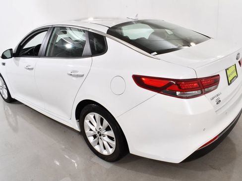 Used 2018 Kia Optima S FWD image 15