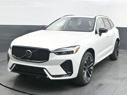 New 2026 Volvo XC60 B5 Ultra w/ Climate Package image 3