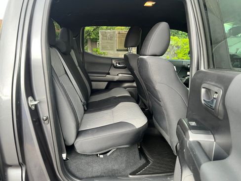 Used 2020 Toyota Tacoma TRD Off-Road AWD/4WD image 26