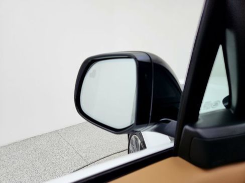 Certified 2025 Land Rover Range Rover Sport SE image 19