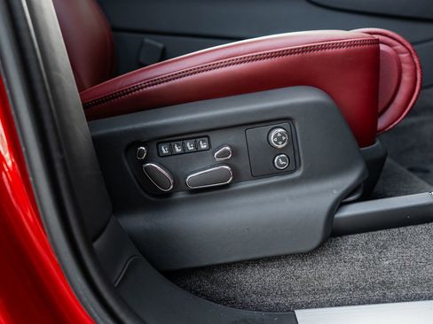 Used 2024 Bentley Bentayga Extended Wheelbase image 44