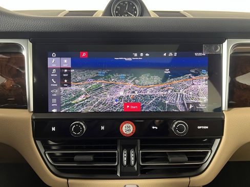 Certified 2025 Porsche Macan image 28