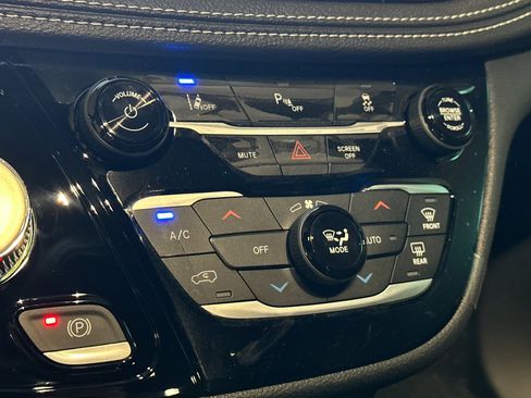 New 2026 Chrysler Pacifica Select image 20