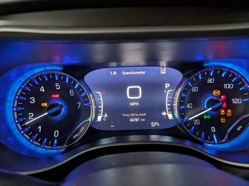 Used 2024 Chrysler Pacifica Touring-L image 43