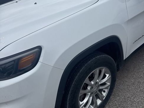 Used 2019 Jeep Cherokee Latitude w/ Cold Weather Group AWD/4WD image 1