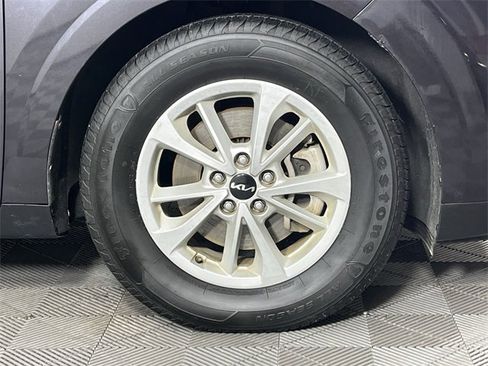 Certified 2024 Kia Carnival LX image 10