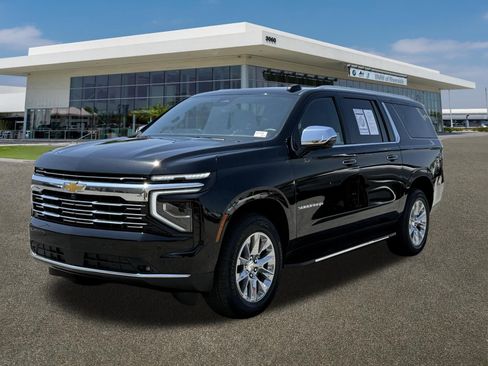 Used 2025 Chevrolet Suburban Premier RWD image 4