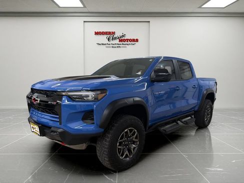 Used 2025 Chevrolet Colorado ZR2 w/ Technology Package AWD/4WD image 3