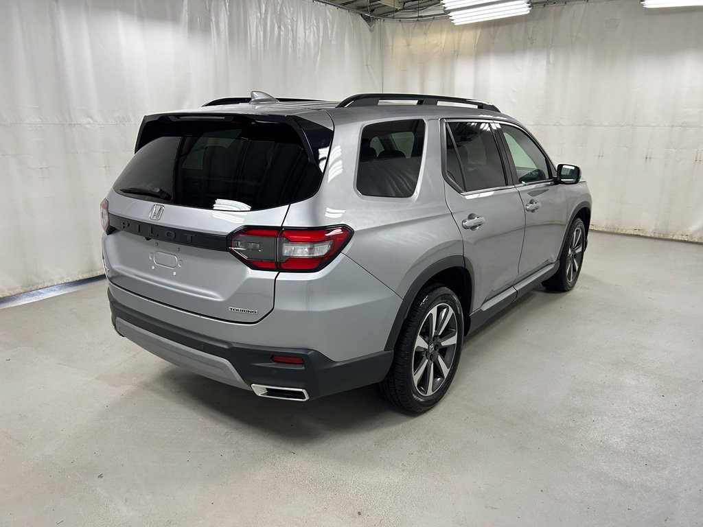 Certified 2024 Honda Pilot Touring image 4