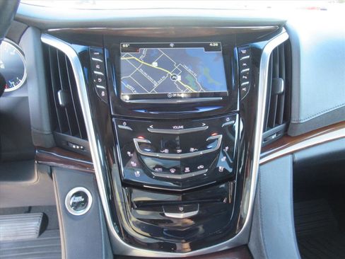 Used 2019 Cadillac Escalade Luxury image 29