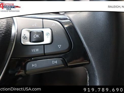 Used 2021 Volkswagen Tiguan SE w/ Panoramic Sunroof Package image 28