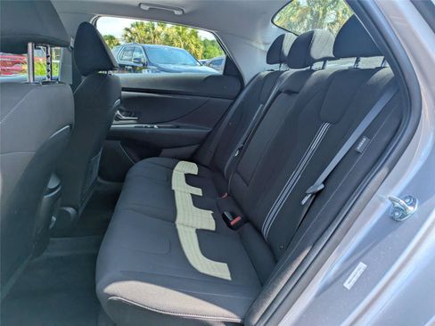 Used 2025 Hyundai Elantra SEL FWD image 15