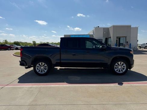 Used 2020 Chevrolet Silverado 1500 Custom w/ Custom Value Package image 2