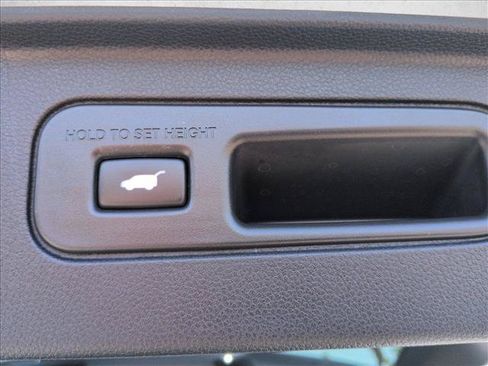 Used 2023 Honda Pilot Elite image 11